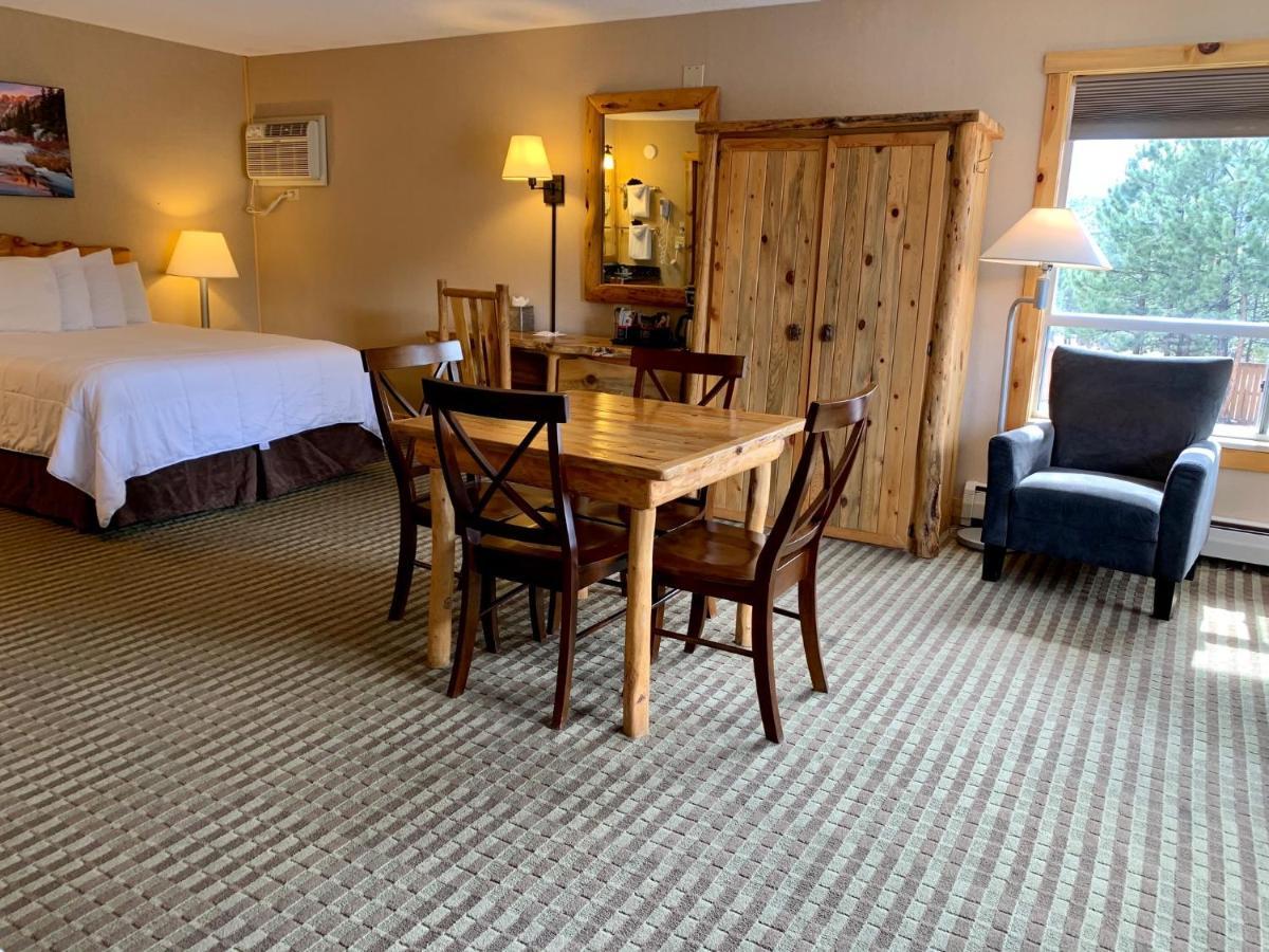 3 Queen Room Non-Pet Friendly