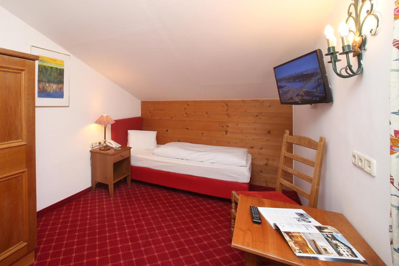 Single Room,1087594756:JPEG