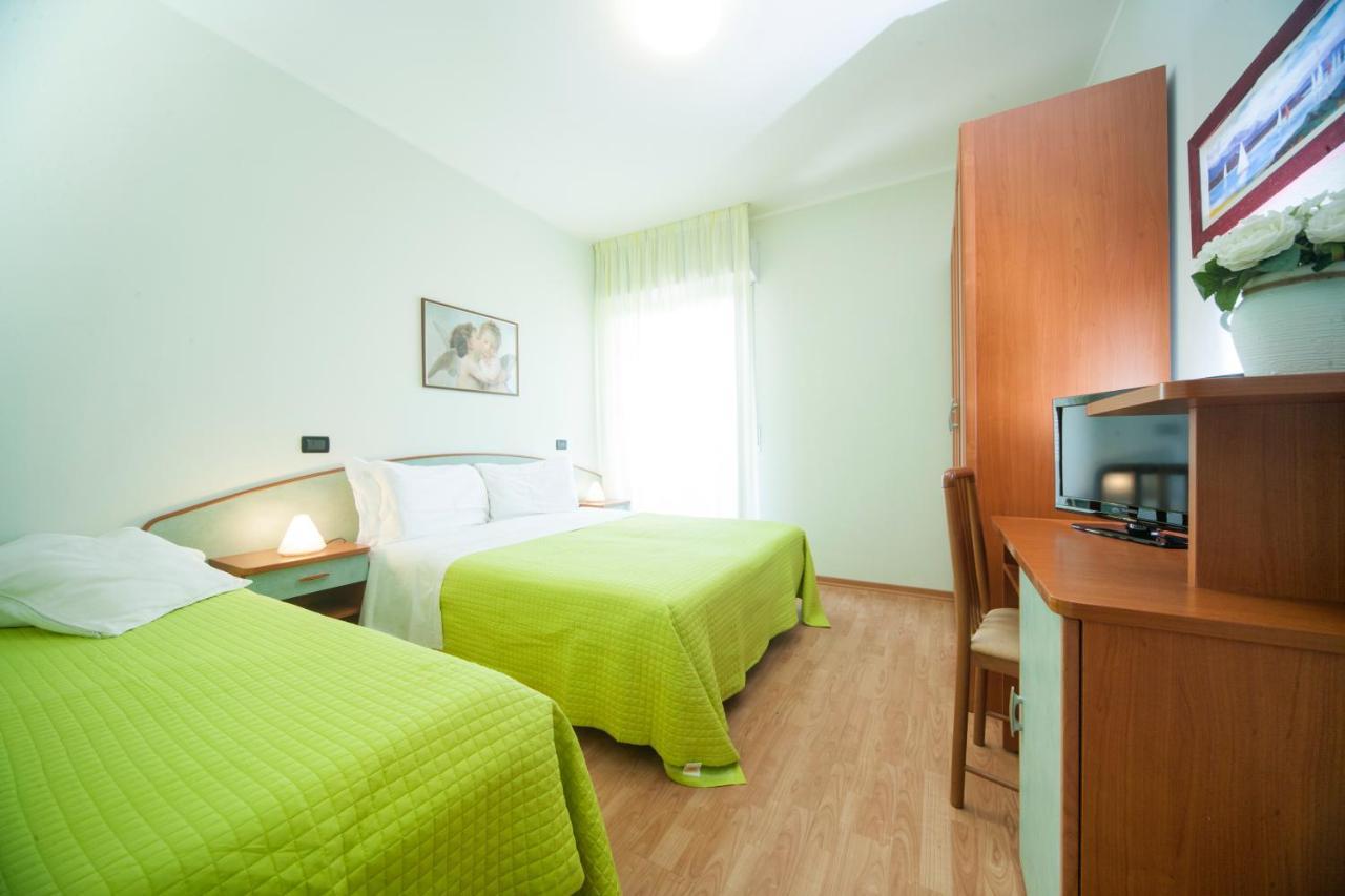 Standard Quadruple Room,1094608323:JPEG