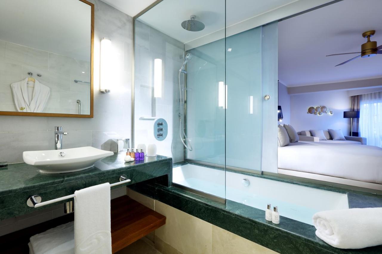 Junior Suite Poolside