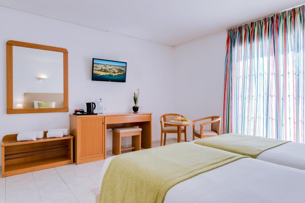 Double or Twin Room (2 Adults + 1 Child),1589292425:JPEG