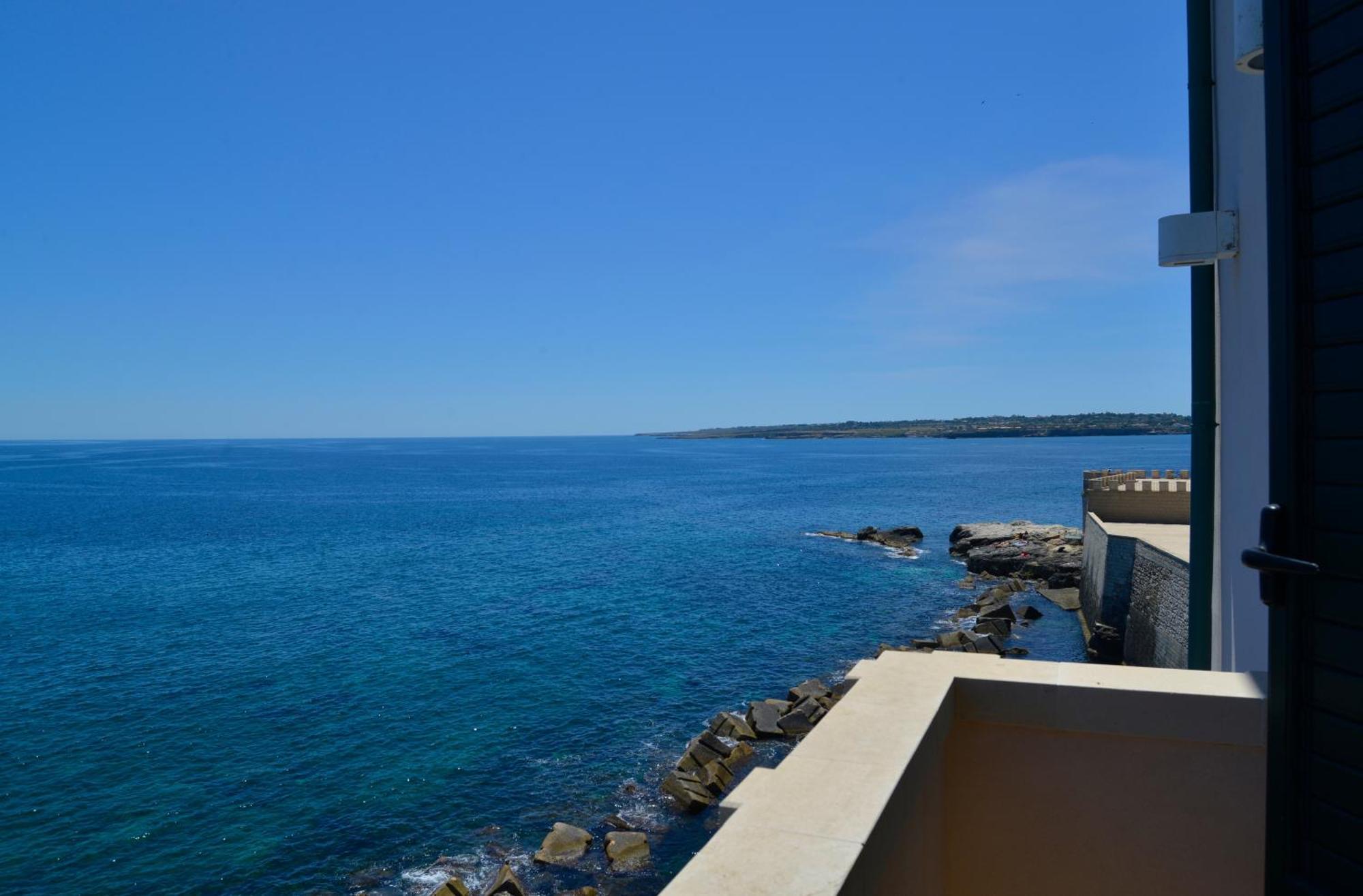 Double or Twin Room Sea View