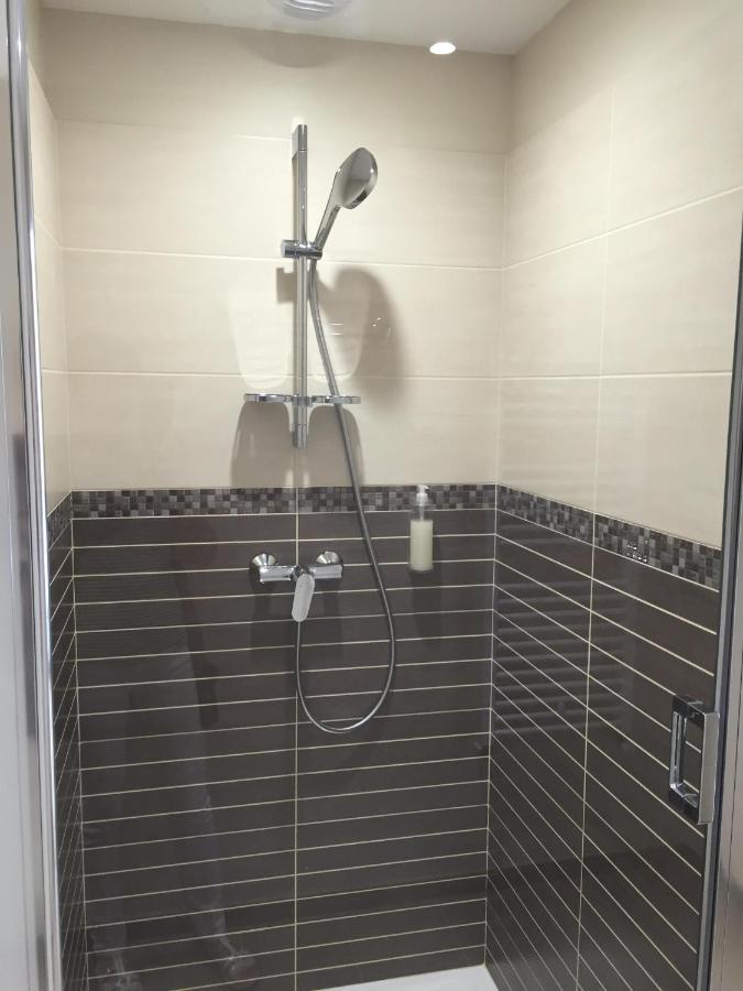 Quadruple Room Shower,1625553561:JPEG