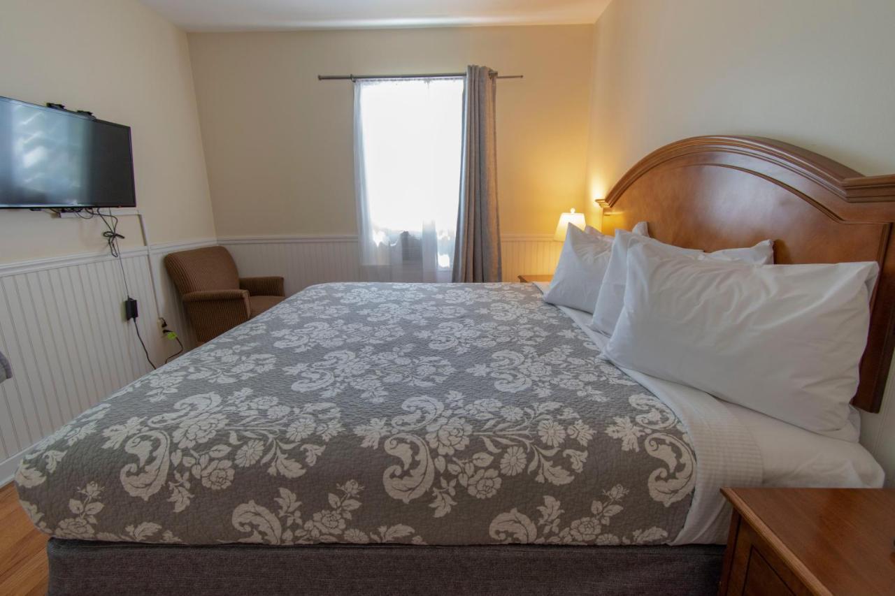 Two-Bedroom House,1089428197:JPEG