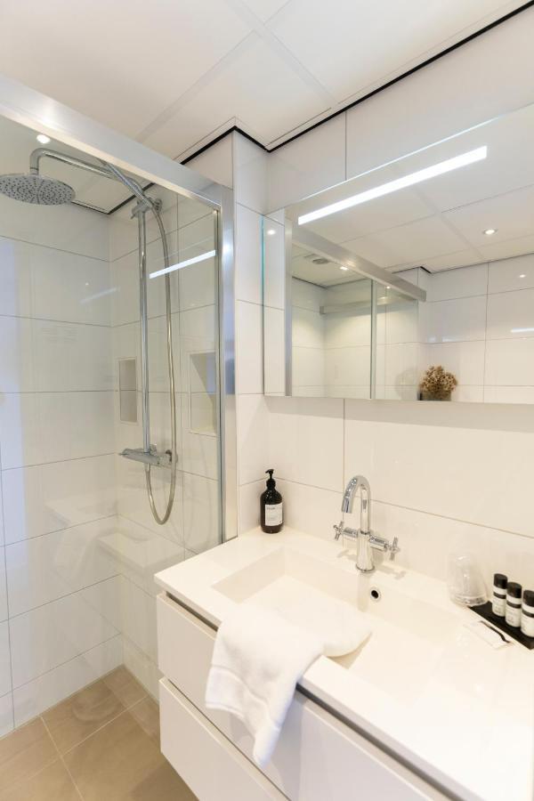 Deluxe Double Room Shower No Pets