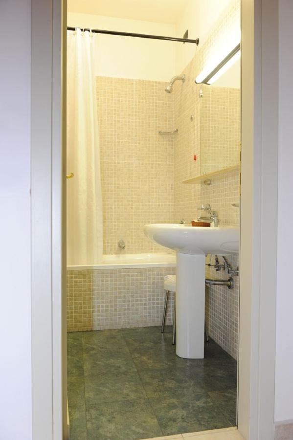 Single Room,1089577880:JPEG