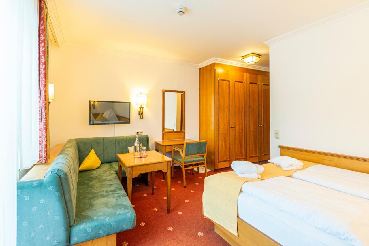 Standard Doppelzimmer mit Balkon - kostenfreier Eintritt zur Alpentherme