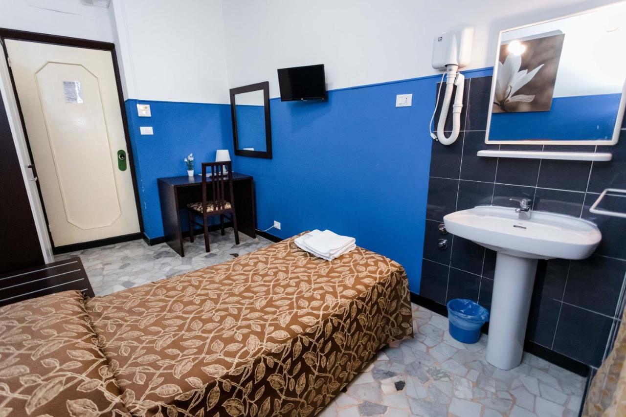 Single Room Private External Bathroom