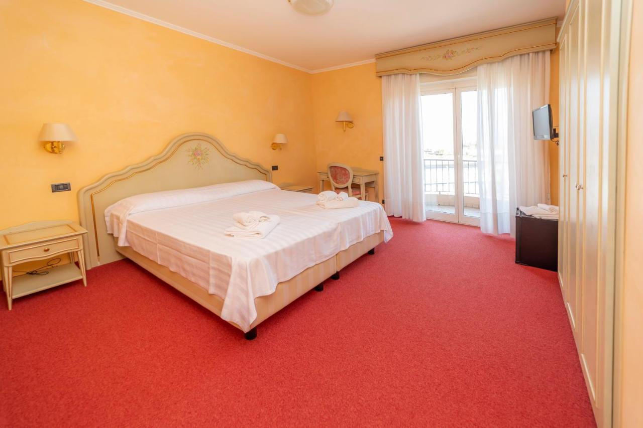 Double or Twin Room Lake View,1090153707:JPEG