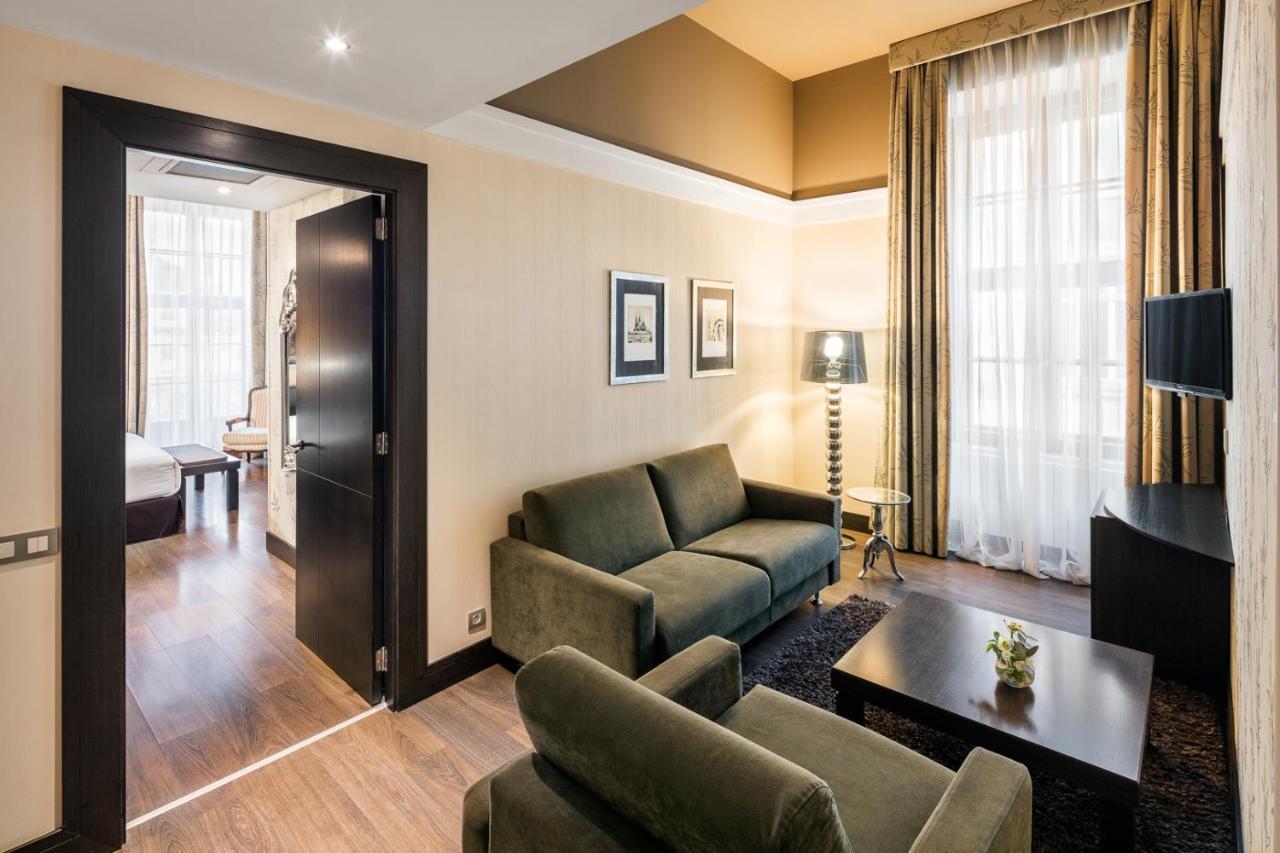 Deluxe Two-Bedroom Suite,1651169854:JPEG