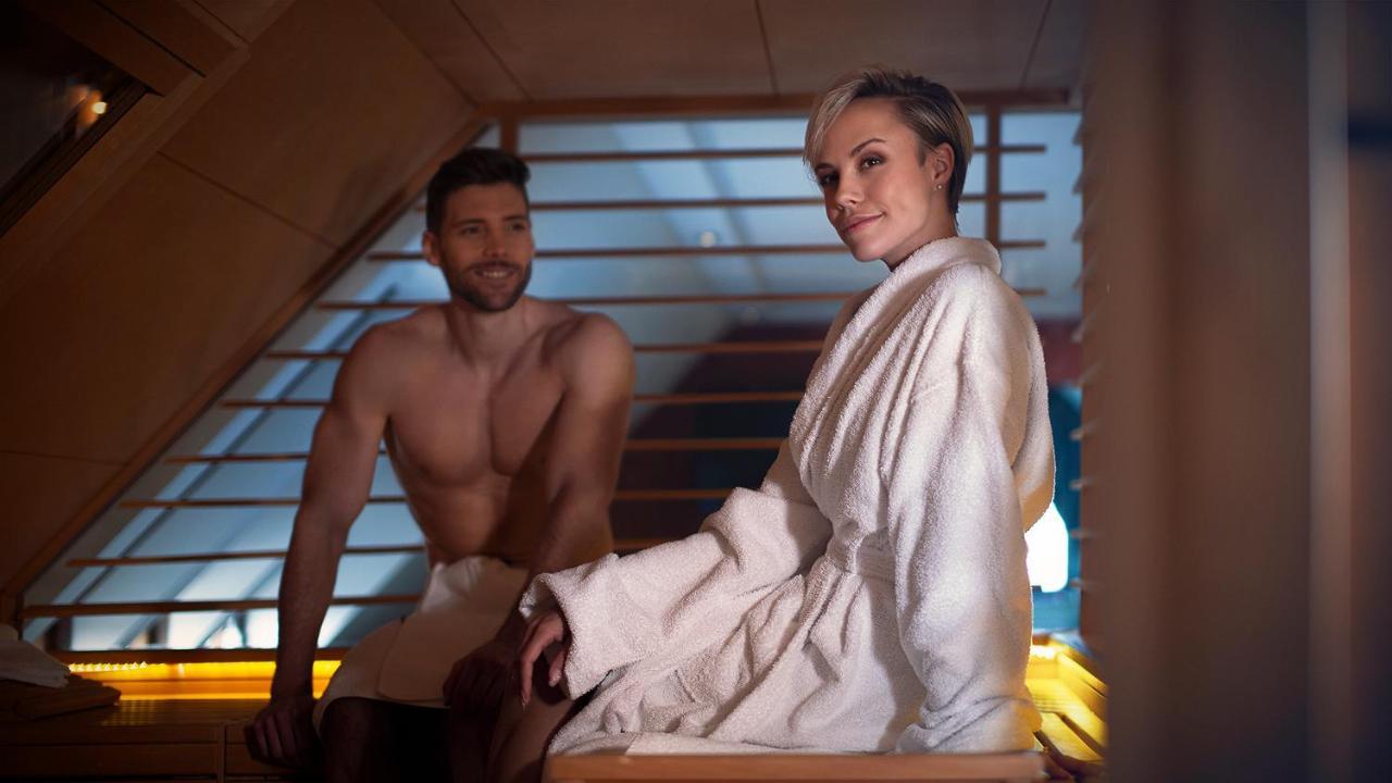 Deluxe Suite Spa Bath,1673652113:JPEG