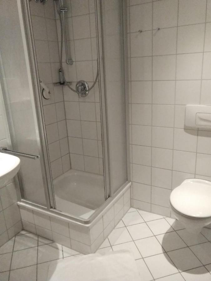 Single Room Bathroom,1091838480:JPEG