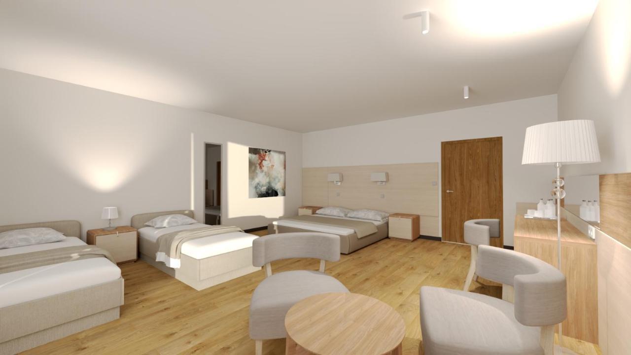 Quadruple Room,1091866800:JPEG
