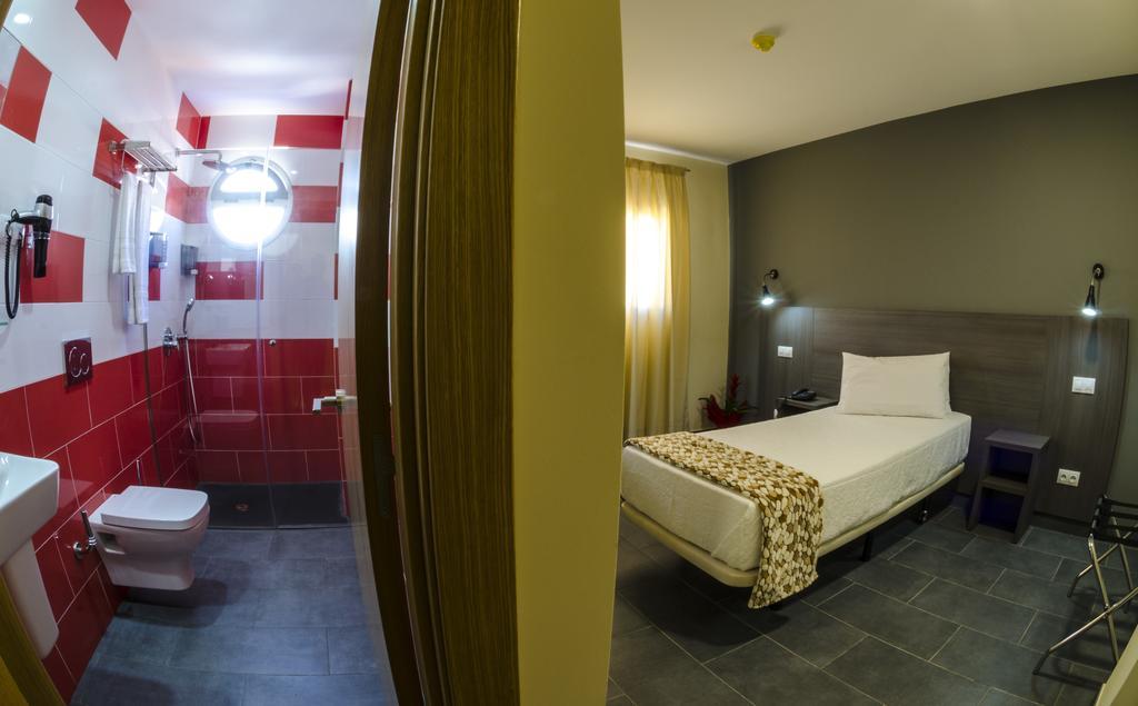Deluxe Single Room,109491147:JPEG