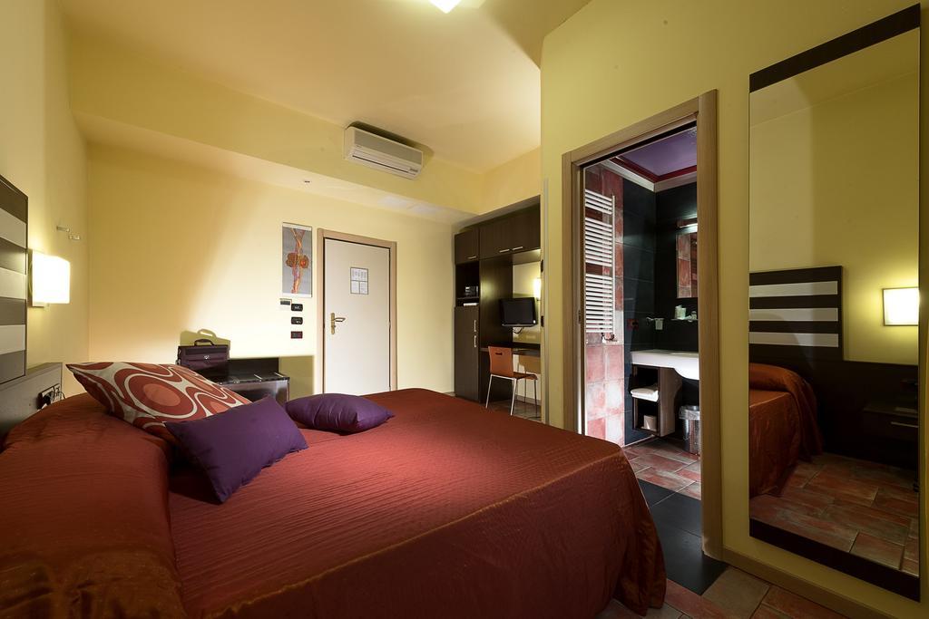 Standard Double Room,109658799:JPEG