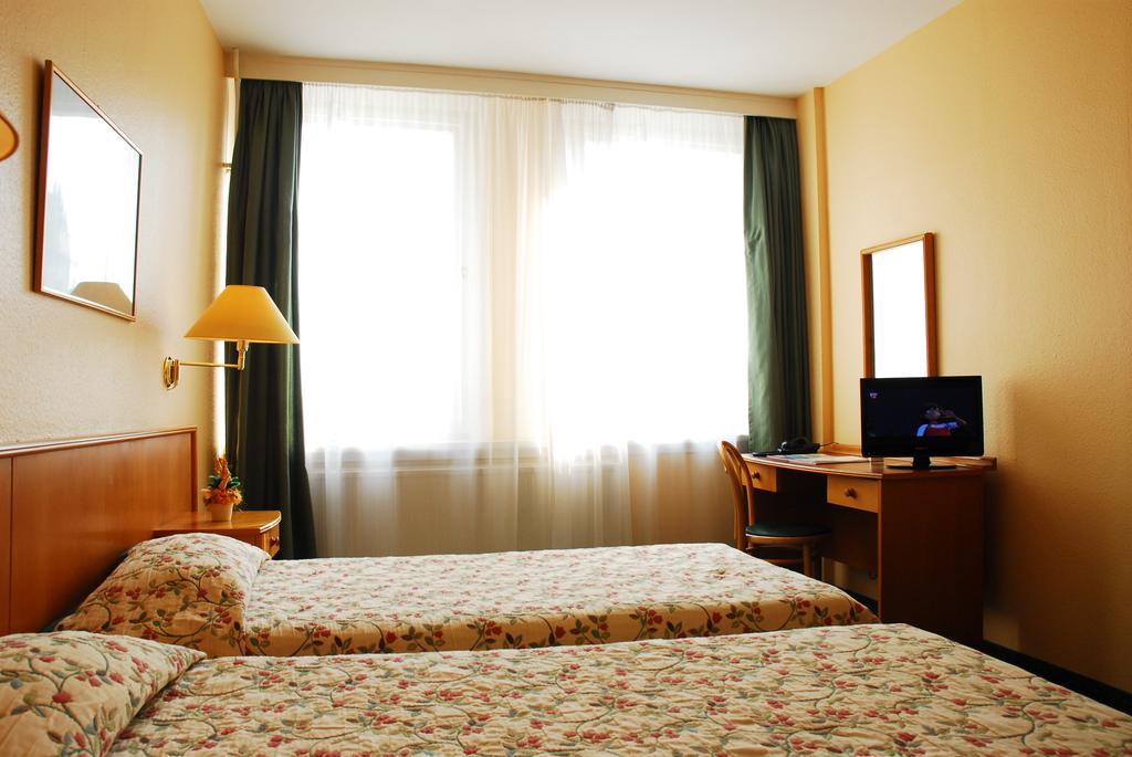 Double or Twin Room,67820165:JPEG