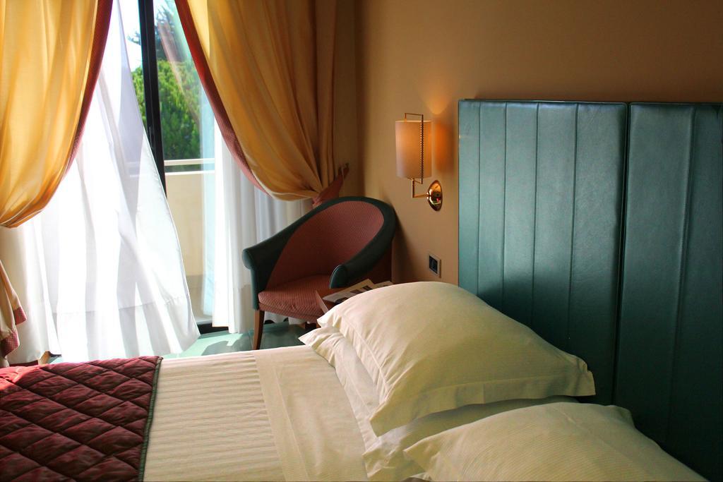 Deluxe Sea Front Balcony