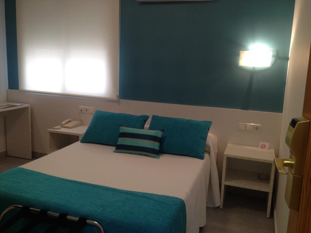 Single Room,699198681:JPEG