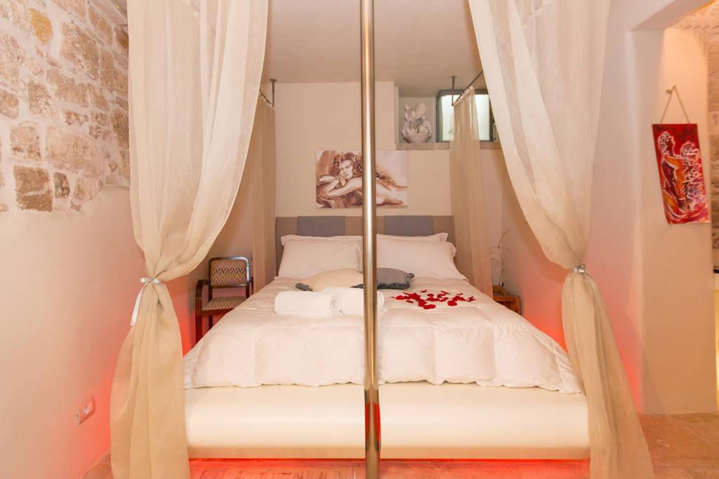 Double Room - Cave Basement,942529463:JPEG