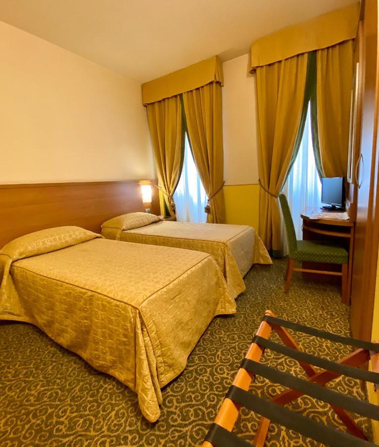 Twin Room,1351349863:JPEG