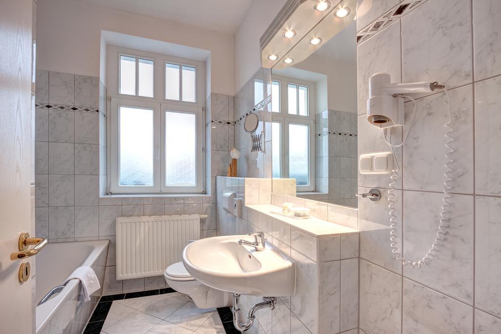 Two-Room Apartment Land Side