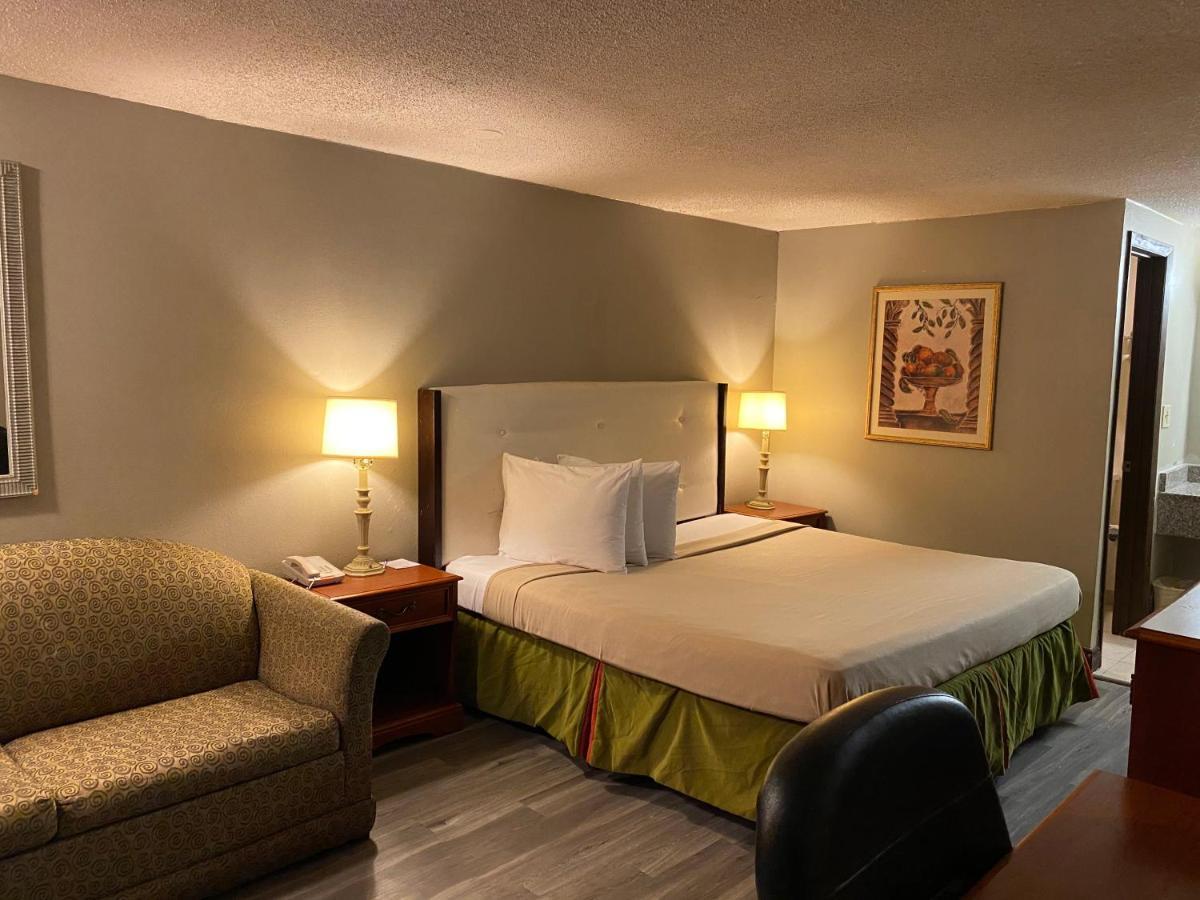 Deluxe King Room Smoking