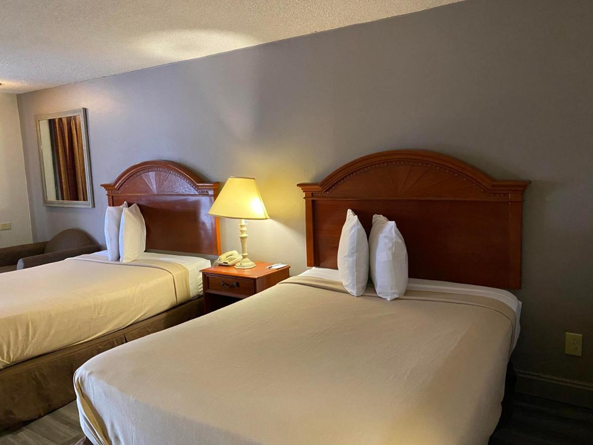 Double Room Two Double Beds Mobility Access or Non-Smoking,1098170541:JPEG