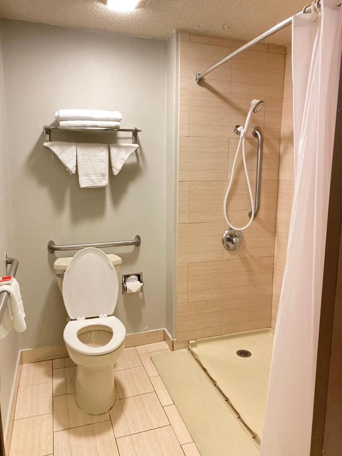 Double Room Two Double Beds Mobility Access or Smoking,1098210531:JPEG