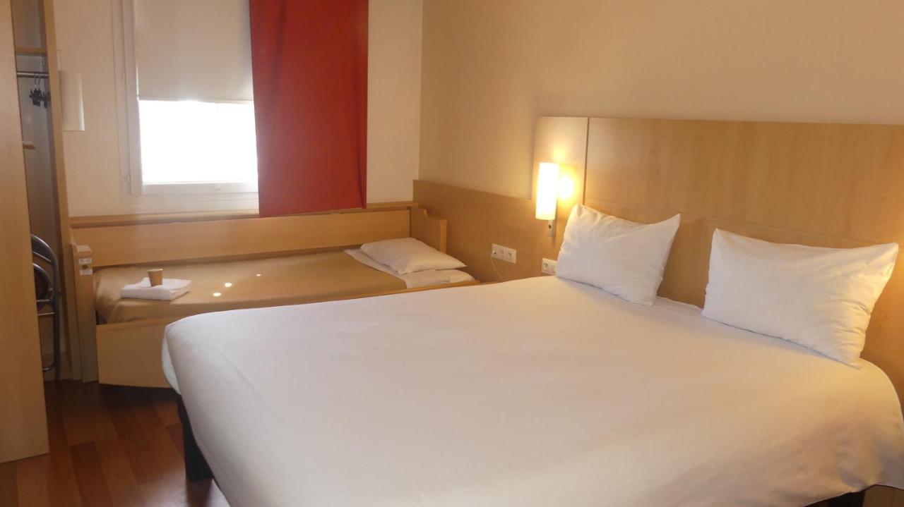 Standard Room One Double Bed One Single Bed,64564624:JPEG