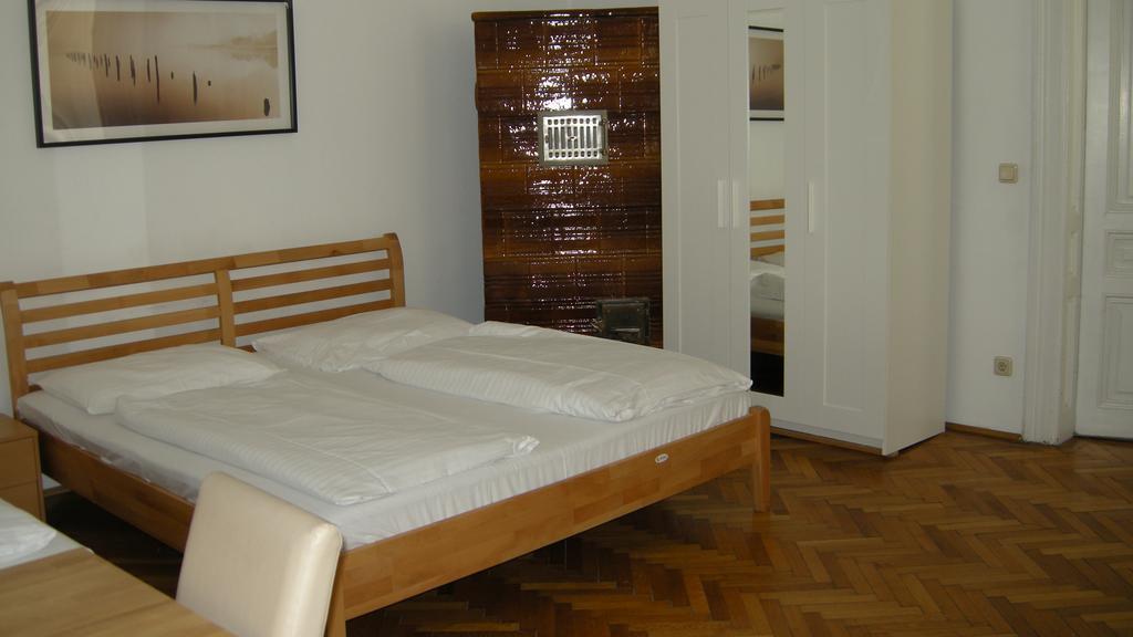 Quintuple Room