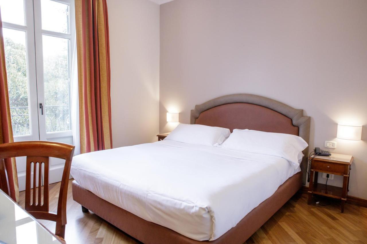 Deluxe King Room with Balcony,1099400268:JPEG