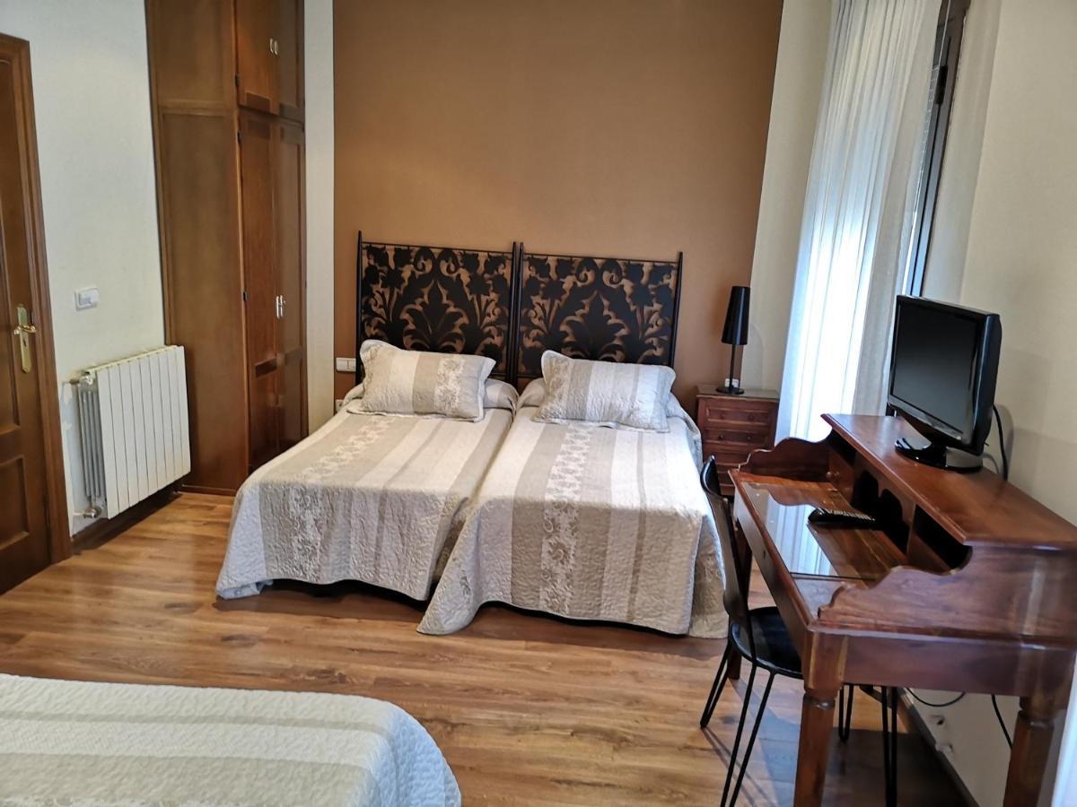Basic Triple Room,1399250402:JPEG