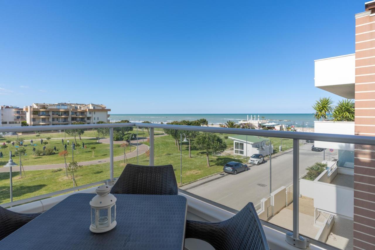 One-Bedroom Apartment Balcony Sea View,1099541130:JPEG