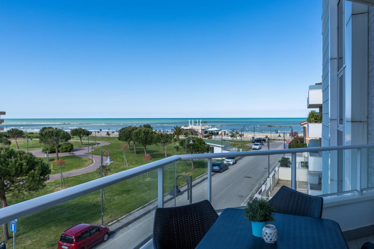 Two-Bedroom Apartment Sea View