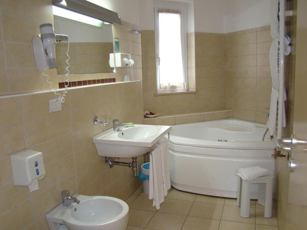 Single Room,110752578:JPEG