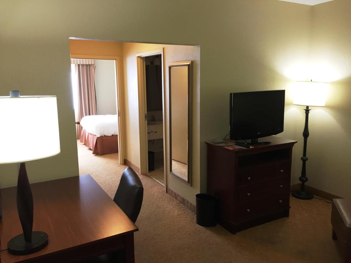One-Bedroom Queen Suite Non-Smoking