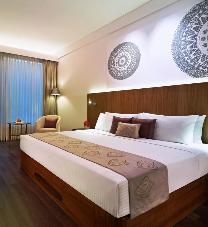 Studio Suite with Three queen Beds, Non-Smoking
