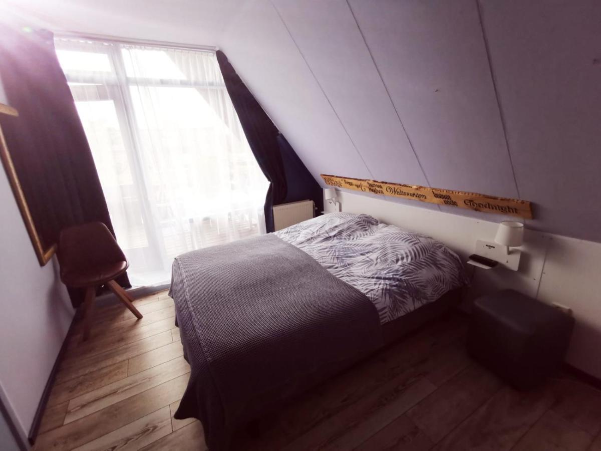 Room direct access to the roof terrace at the back,184956084:JPEG