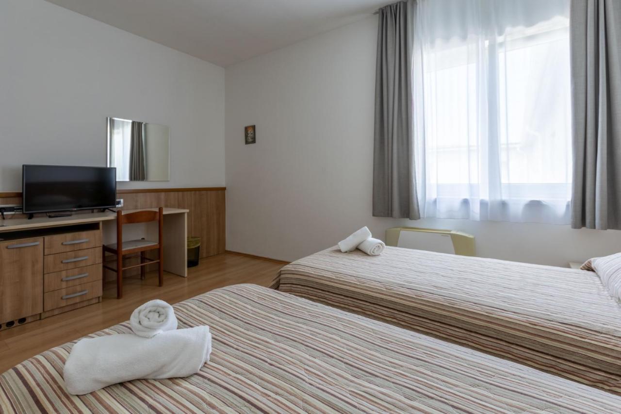 Double or Twin Room,1091474787:JPEG