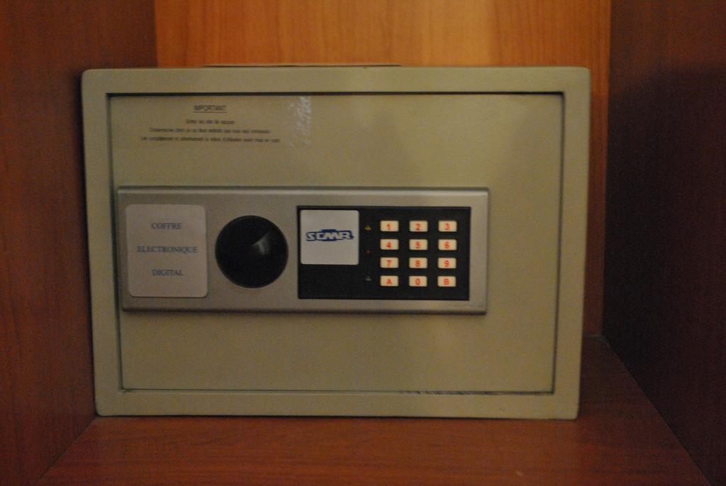 Single Room,110479188:JPEG