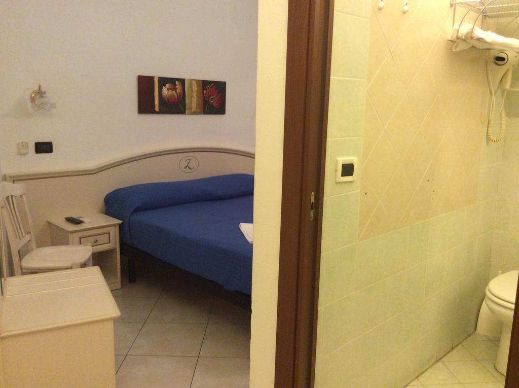 Small Double Room,110486433:JPEG