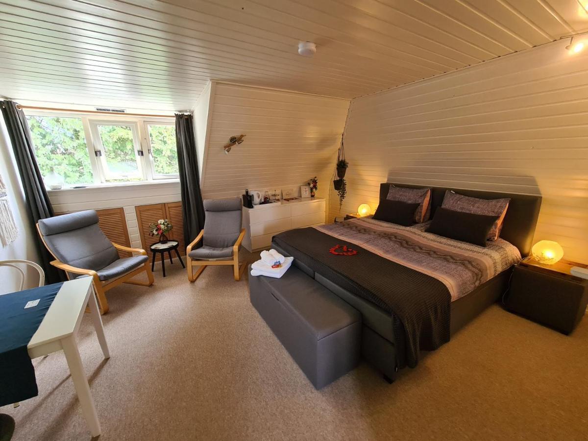Double Room Private Bathroom