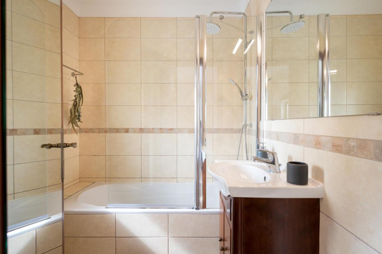 Double or Twin Room Private Bathroom