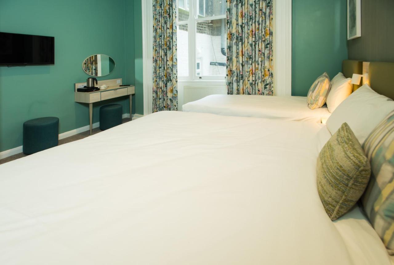 Twin Room Private Bathroom