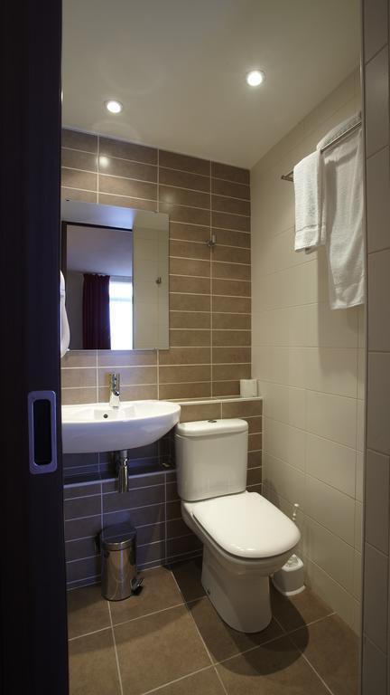 Single Room,633353826:JPEG