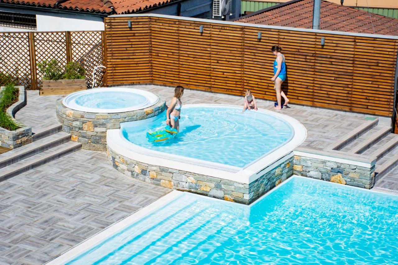 Family Room Garden View