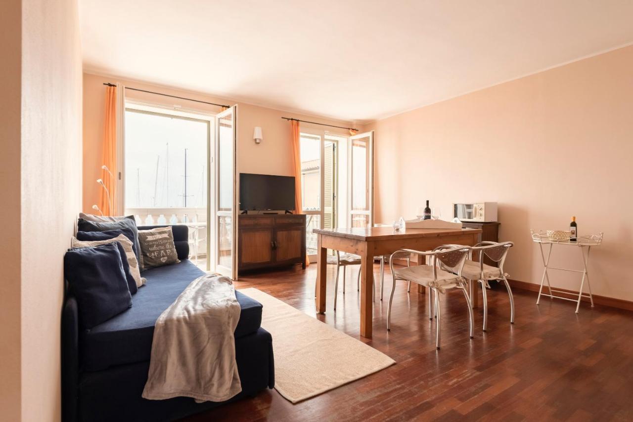 Two-Bedroom Apartment with Sea View,1091693877:JPEG