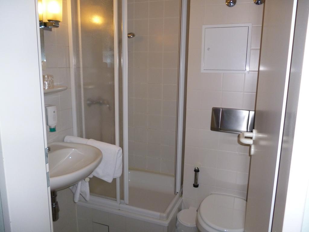 Single Room,699145953:JPEG