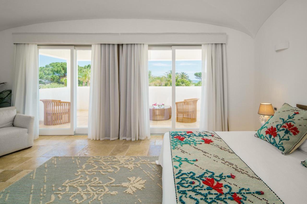 Queen Suite Pool View