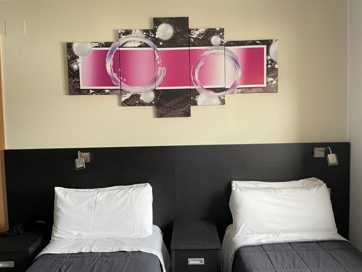 Twin Room,1106486016:JPEG